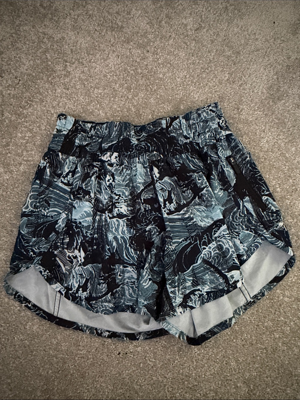 Lululemon Womens Blue Black Printed Athletic Shorts size 4